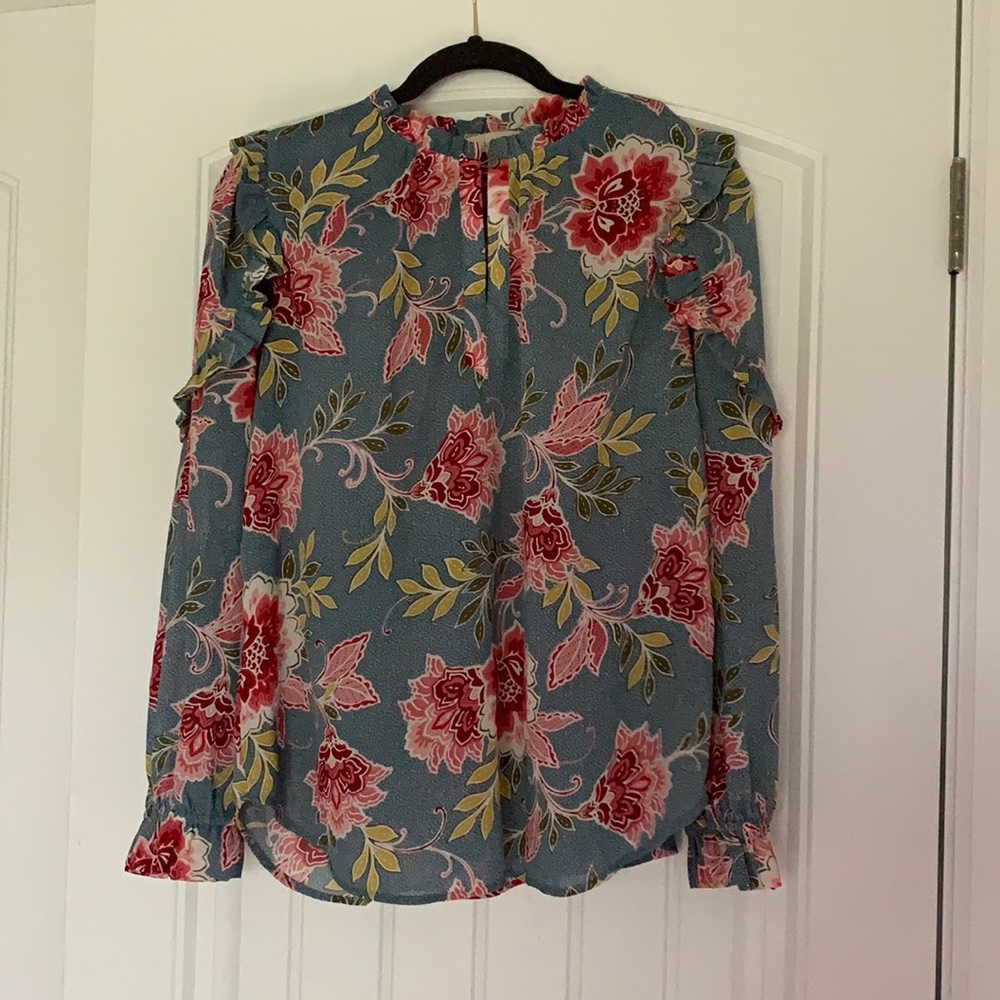 Gorgeous LOFT floral blouse!